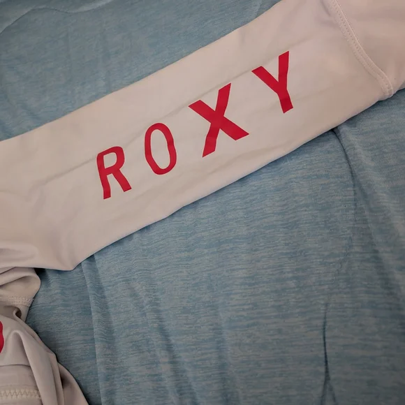 Roxy White Long Sleeve rash Guard - Picture 3 of 4